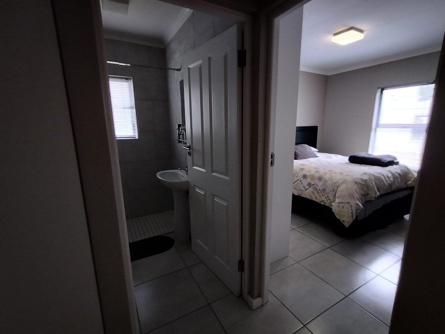To Let 2 Bedroom Property for Rent in Silver Oaks Western Cape